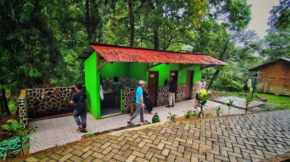 potret tempat wudu, bak cuci piring, dan toilet di Lembah Tepus (dok.pribadi/Intan Deviana)