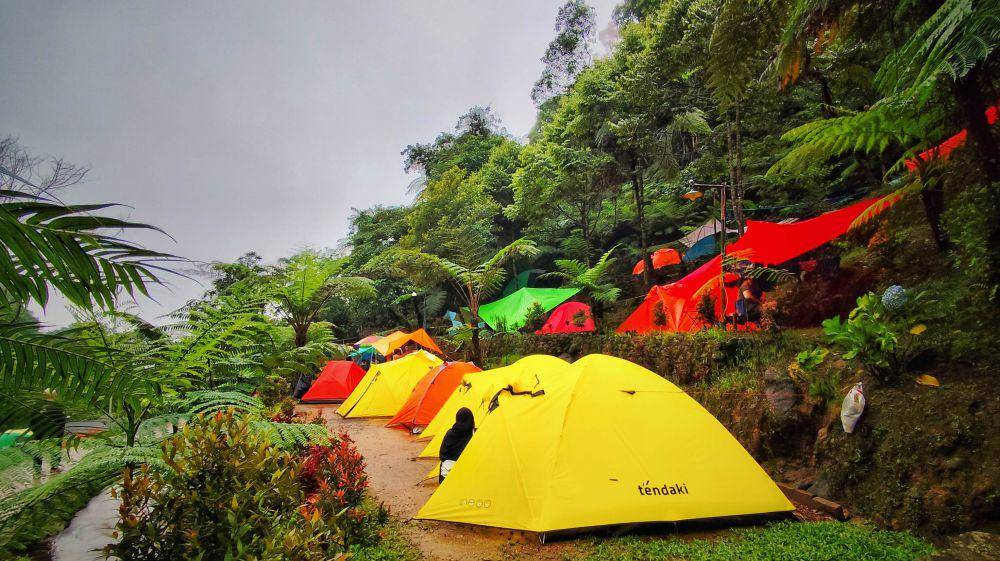 potret pagi hari yang mendung di area camping Lembah Tepus (dok.pribadi/Intan Deviana)