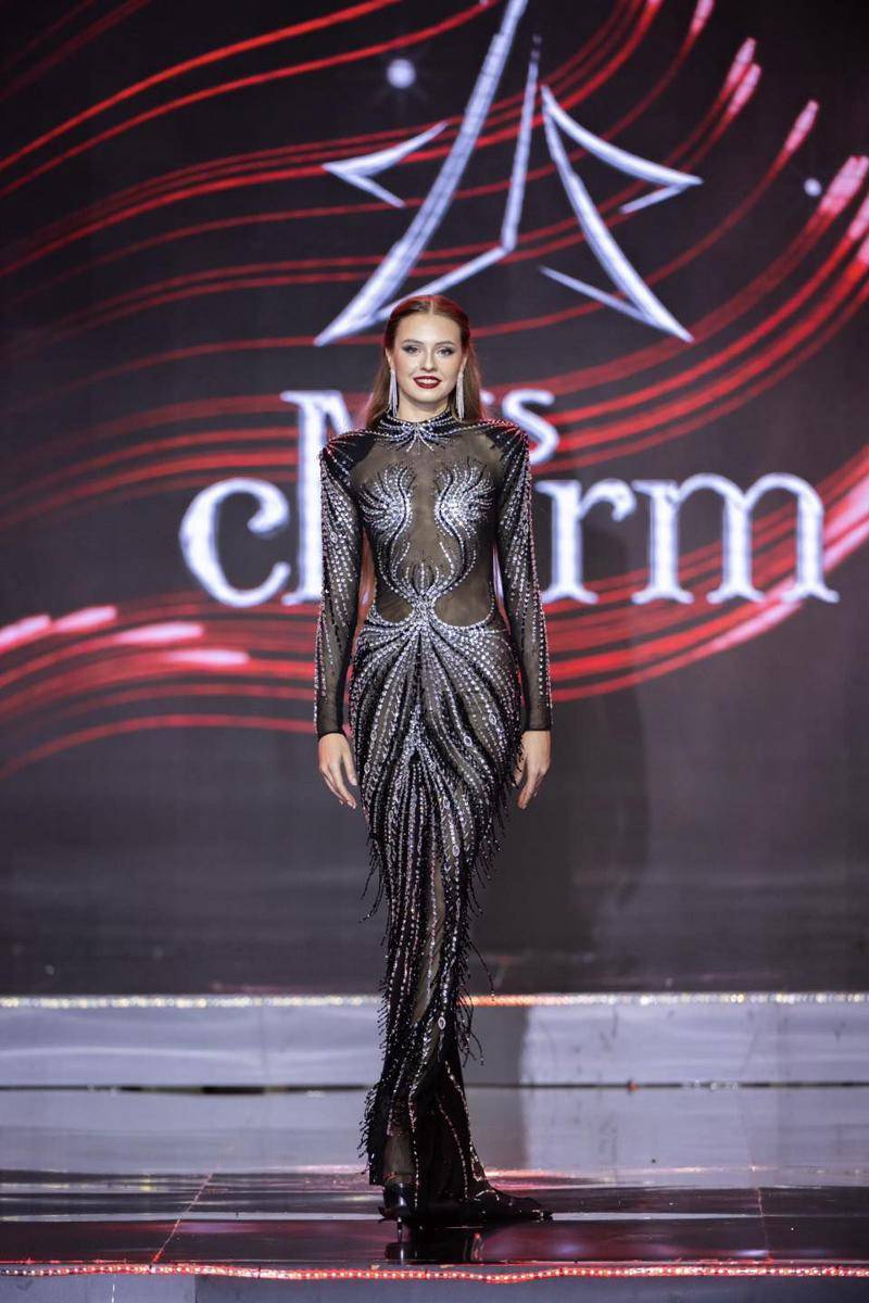 Potret Finalis di Preliminary Gaun Malam Miss Charm 2024 (Hùng Vũ Team for Facebook.com/Miss Charm)