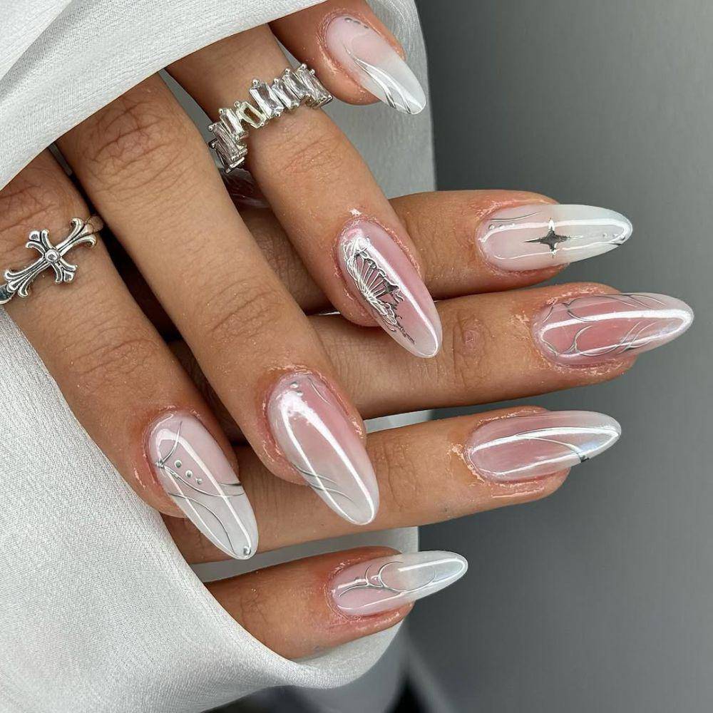 nail art untuk rayakan Natal (instagram.com/prettywth.julia)