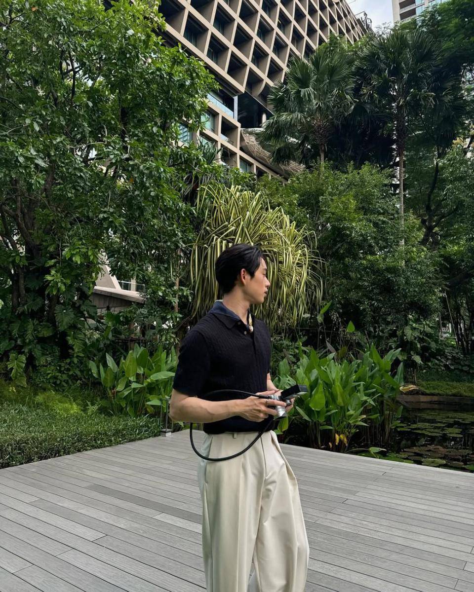 potret outfit dinner di malam tahun baru ala Est Supha (instagram.com/est_rvp)