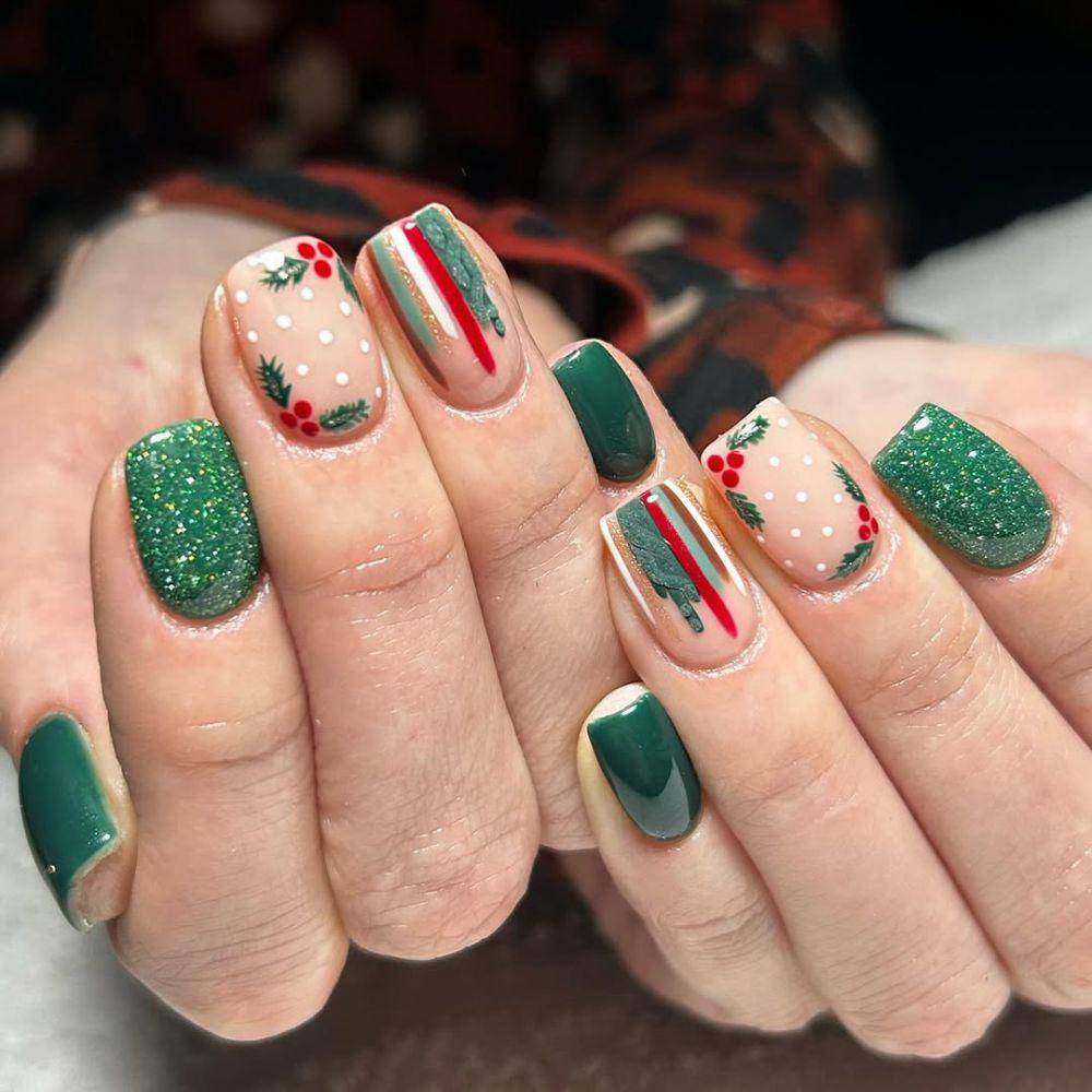 nail art untuk rayakan Natal (instagram.com/zoehannahnailartist)
