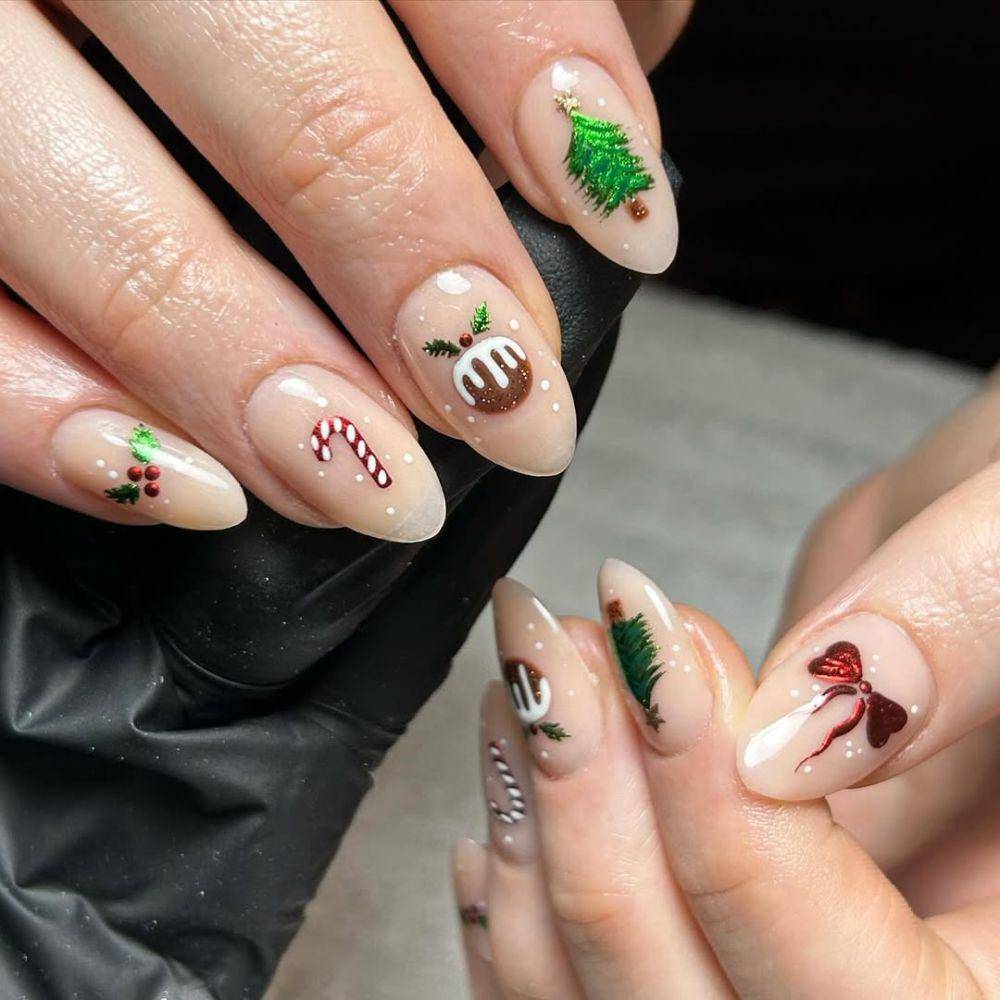 nail art untuk rayakan Natal (instagram.com/zoehannahnailartist)