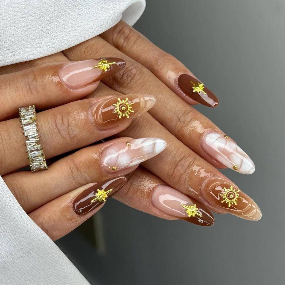 nail art untuk rayakan Natal (instagram.com/prettywth.julia)