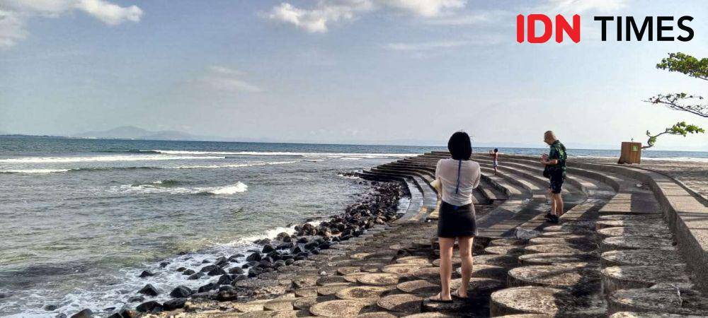 Salah satu destinasi wisata pantai di Kawasan Senggigi Lombok Barat. (IDN Times/Muhammad Nasir)