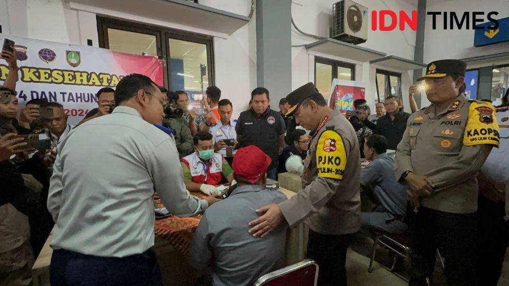 Kapolri Listyo Sigit Prabowo meninjau pengamanan di Terminal Tirtonadi, Solo. (IDN Times/Larasati Rey)