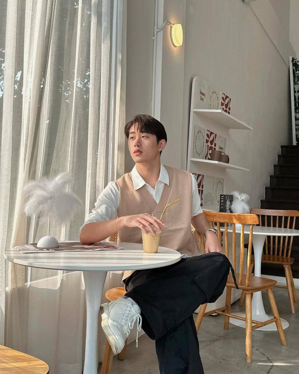 outfit preppy style ala Est Supha (instagram.com/est_rvp)
