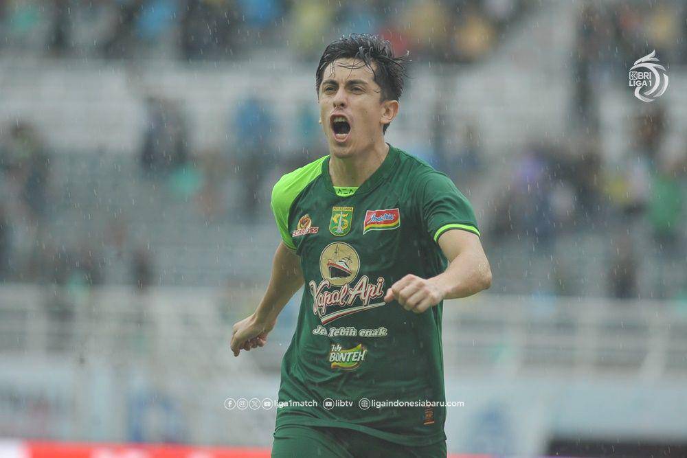 Francisco Rivera menjadi pahlawan bagi Persebaya lewat dua golnya ke gawang Borneo FC pada pertandingan di Stadion Gelora Bung Tomo, Surabaya, Jumat (20/12/2024) malam. (Dok. PT LIB)