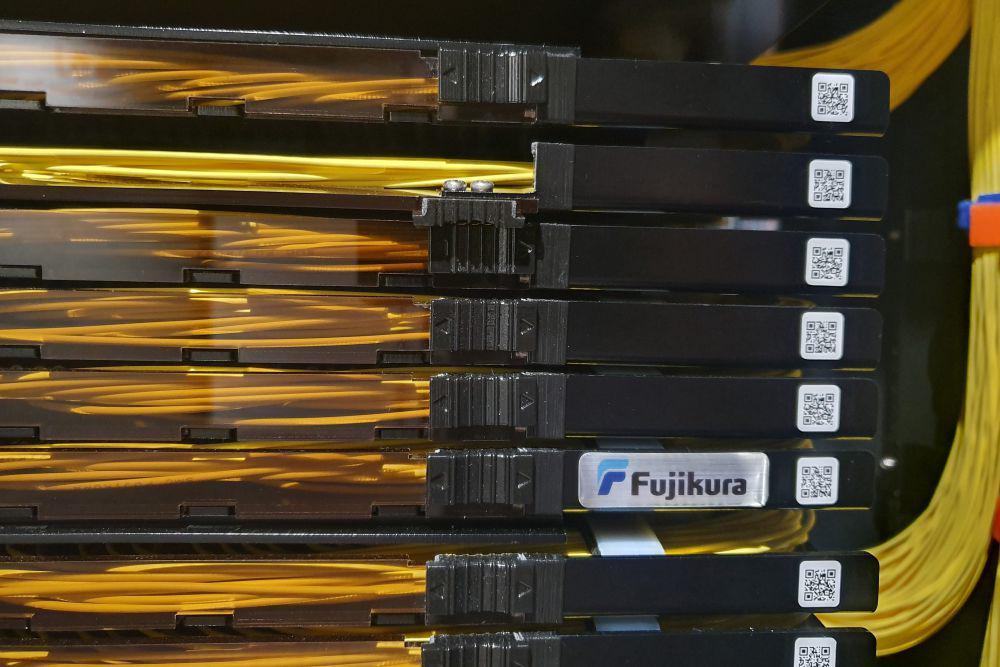 4 Fakta Kabel Fiber Optic, Manfaatkan Fenomena Fisika Optik