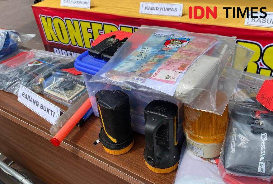 Konferensi pers penangkapan 13 preman di Jalinsum Lampung Utara oleh Polda Lampung. (IDN Times/Tama Yudha Wiguna).