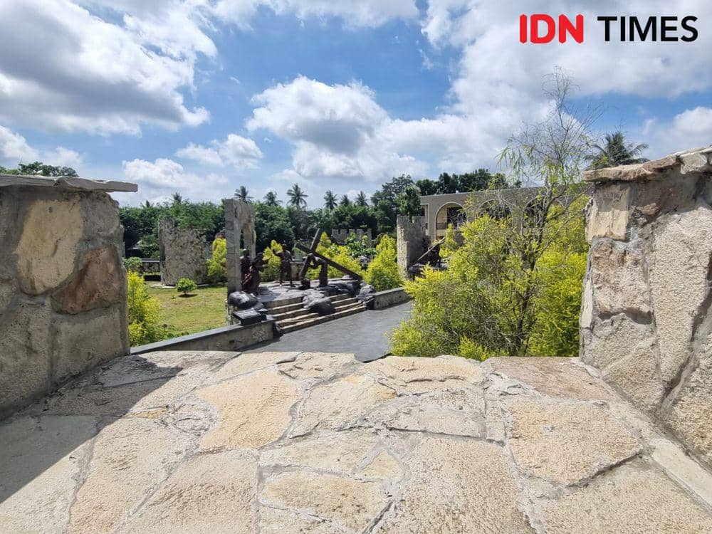 Destinasi wisata Rohani umat Katolik di  Perbatasan Palembang Banyuasin yang menggambarkan Via Delorosa atau jalan penderitaan Yesus sebelum disalib di Bukit Golgota (IDN Times/Rangga Erfizal)