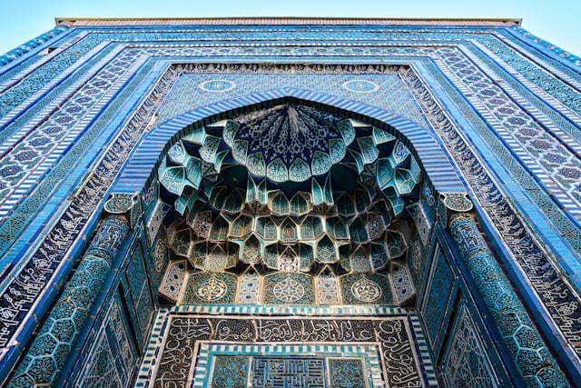 Detail Majolica Uzbekistan di situs Shah-i Zinda (pexels.com/AXP Photography)
