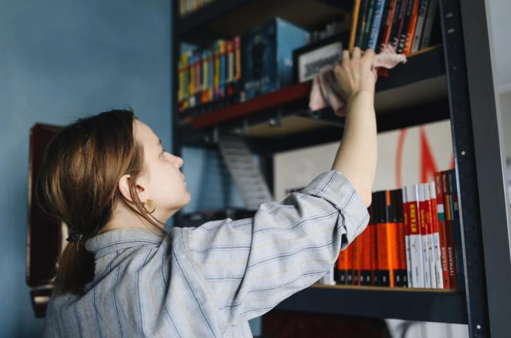 5 Tips Penataan Buku Estetik untuk Rak Buku yang Menarik