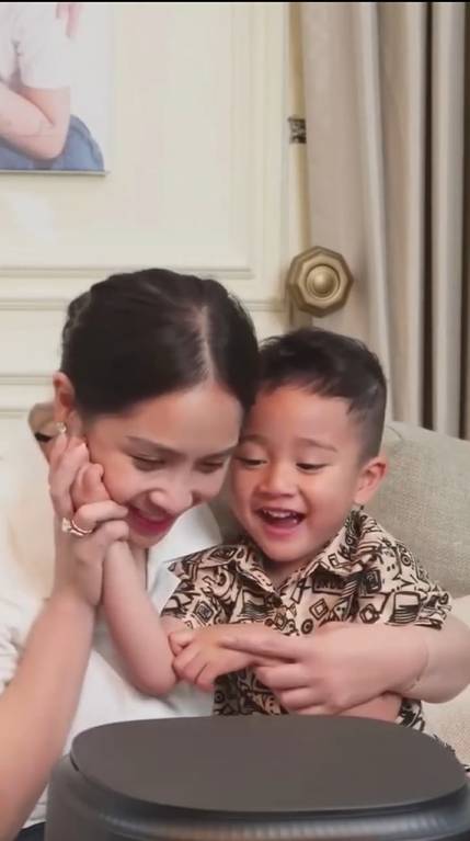 Cipung peringati Hari Ibu (instagram.com/raffinagita1717)