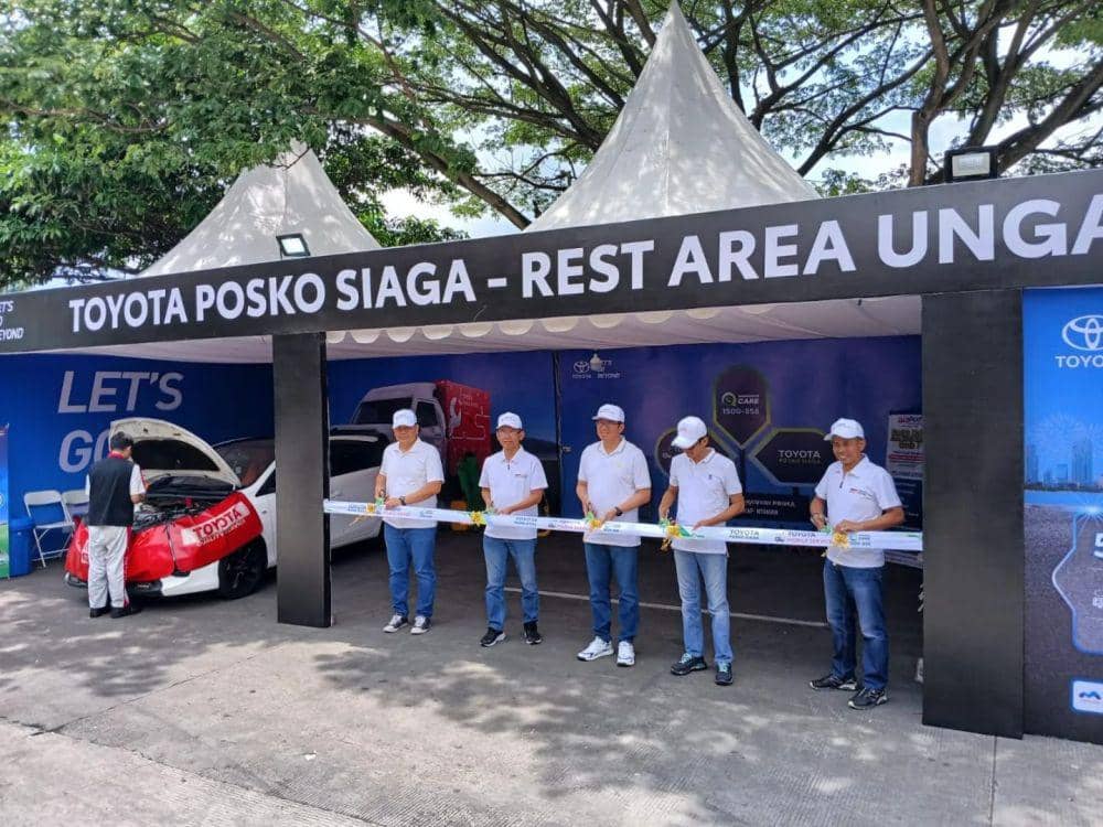 Nasmoco Group siap melayani pelanggan Toyota yang melakukan mudik pada momen Natal dan Tahun Baru 2025 (Nataru) melalui layanan Toyota Posko Siaga di Rest Area Tol Km 429 A Ungaran dan Toyota Mobile Service. (dok. Nasmoco)