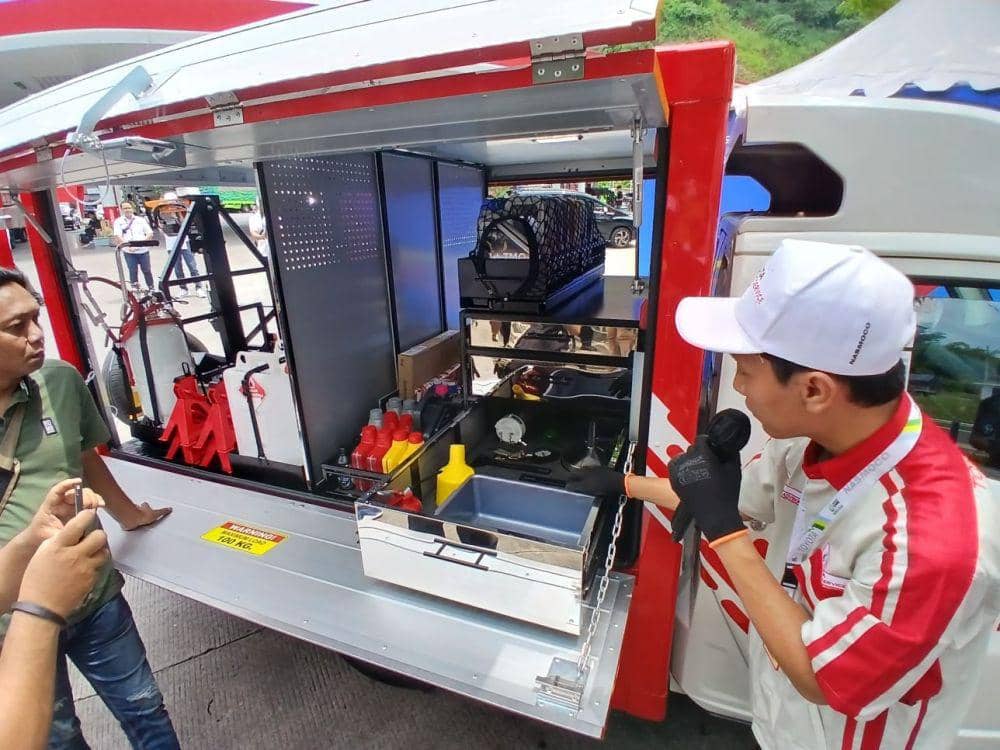Nasmoco Group siap melayani pelanggan Toyota yang melakukan mudik pada momen Natal dan Tahun Baru 2025 (Nataru) melalui layanan Toyota Posko Siaga di Rest Area Tol Km 429 A Ungaran dan Toyota Mobile Service. (dok. Nasmoco)