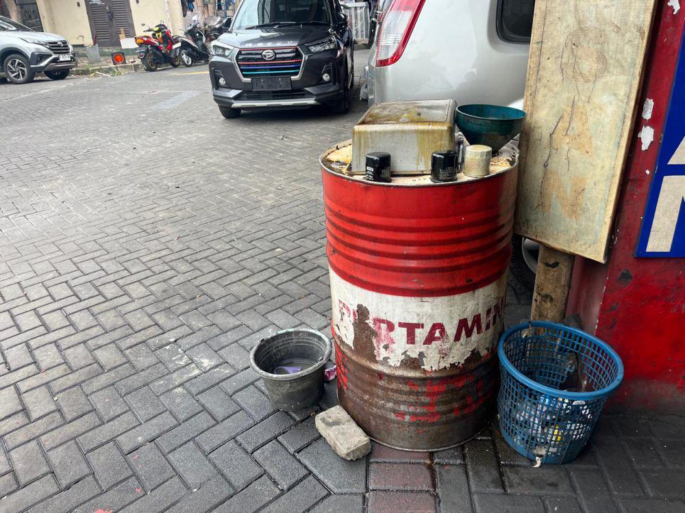 Benarkah Oli Bekas Bisa Dijual Lagi?