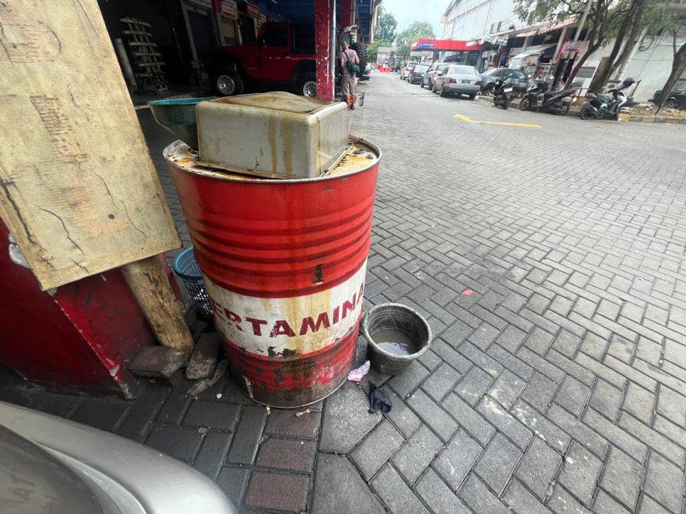 Ilustrasi oli bekas (dokumen pribadi)