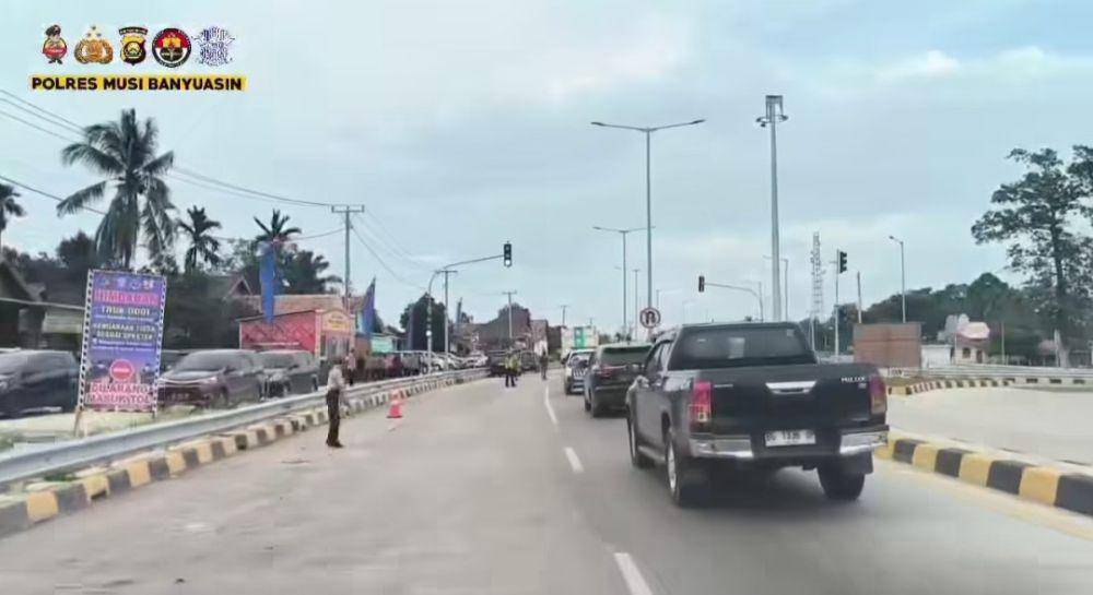 Suasana lalulintas di Tol Baleno saat libur Nataru. (Dok. Polres Muba)