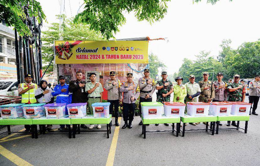 Kapolri Jenderal Pol Listyo Sigit Prabowo meninjau Taman Safari Solo di Jawa Tengah (Jateng) dalam rangka libur Natal dan Tahun Baru 2024-2025. (Dok. Humas Polri).