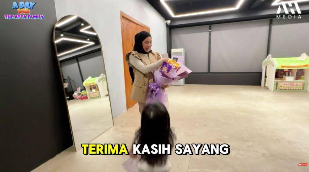 kejutan hari ibu untuk Aurel (YouTube.com/AH 2 - AHHA MEDIA)
