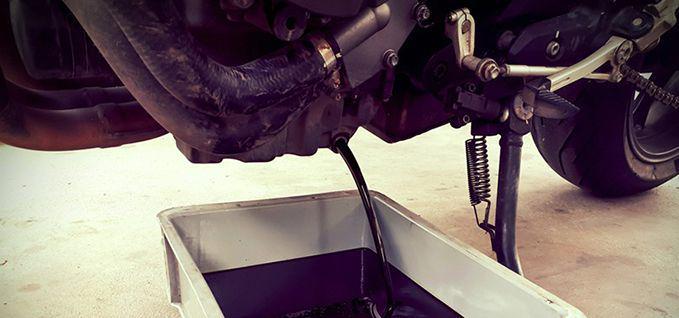 4 Solusi Mengatasi Kebocoran Oli Motor