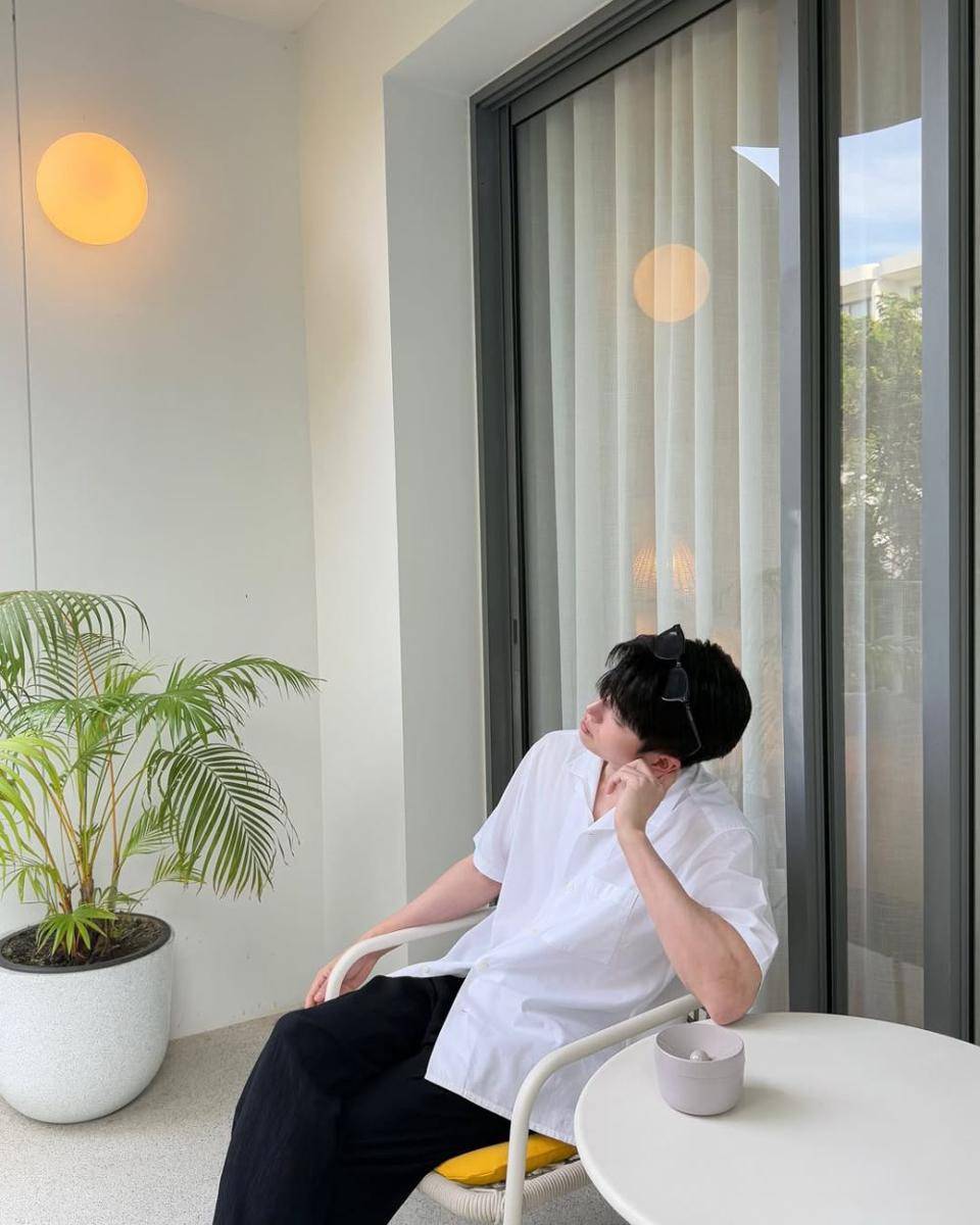 potret clean outfit ala Nonkul Chanon (instagram.com/nonkul)