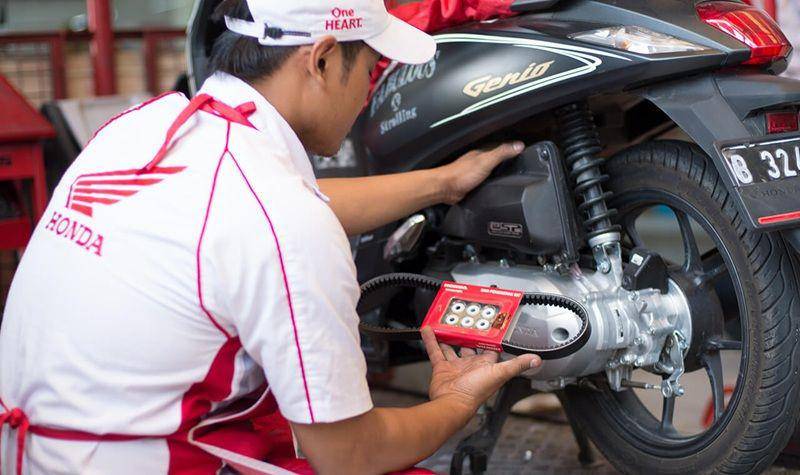 ilustrasi proses penggantian v-belt pada motor matic Honda Genio (wahanahonda.com)