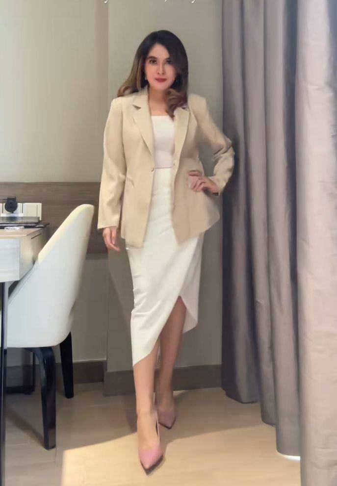 Anelies Praramadhani (instagram.com/anelies.praramadhani)