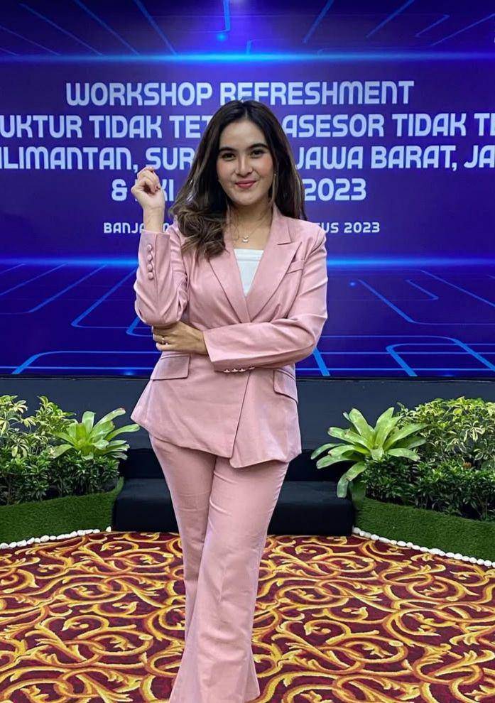 Anelies Praramadhani (instagram.com/anelies.praramadhani)