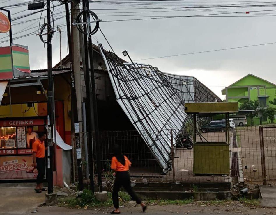 Cuaca Ekstrem Juga Meninggalkan Kerusakan di Kota Madiun