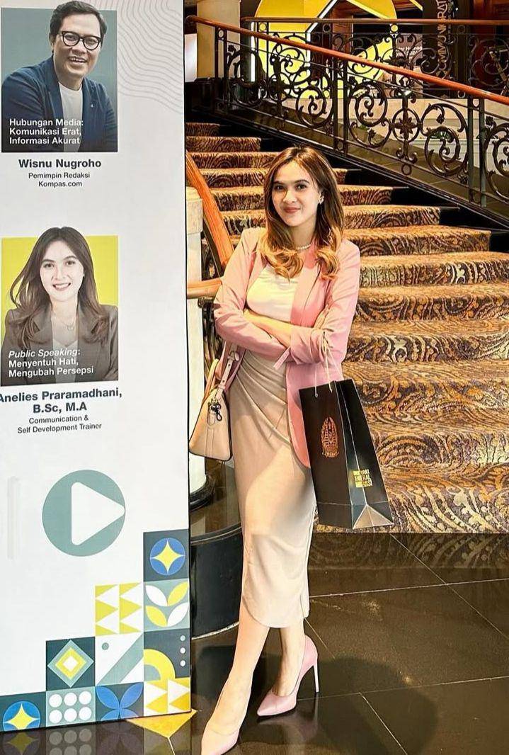 Anelies Praramadhani (instagram.com/anelies.praramadhani)