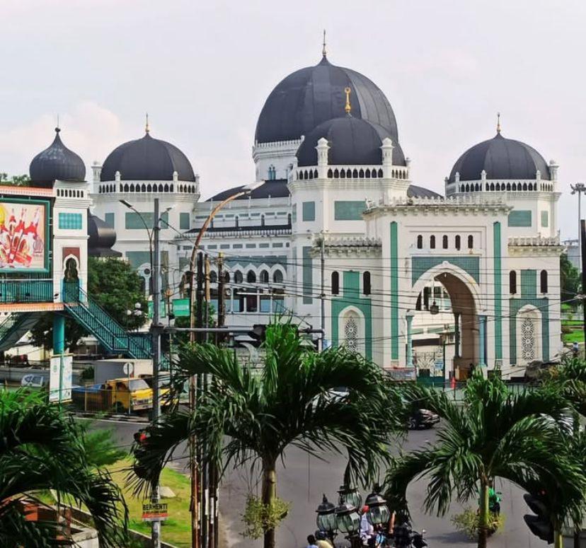 5 Deretan Hotel Dekat Masjid Raya Al Mahsun Medan