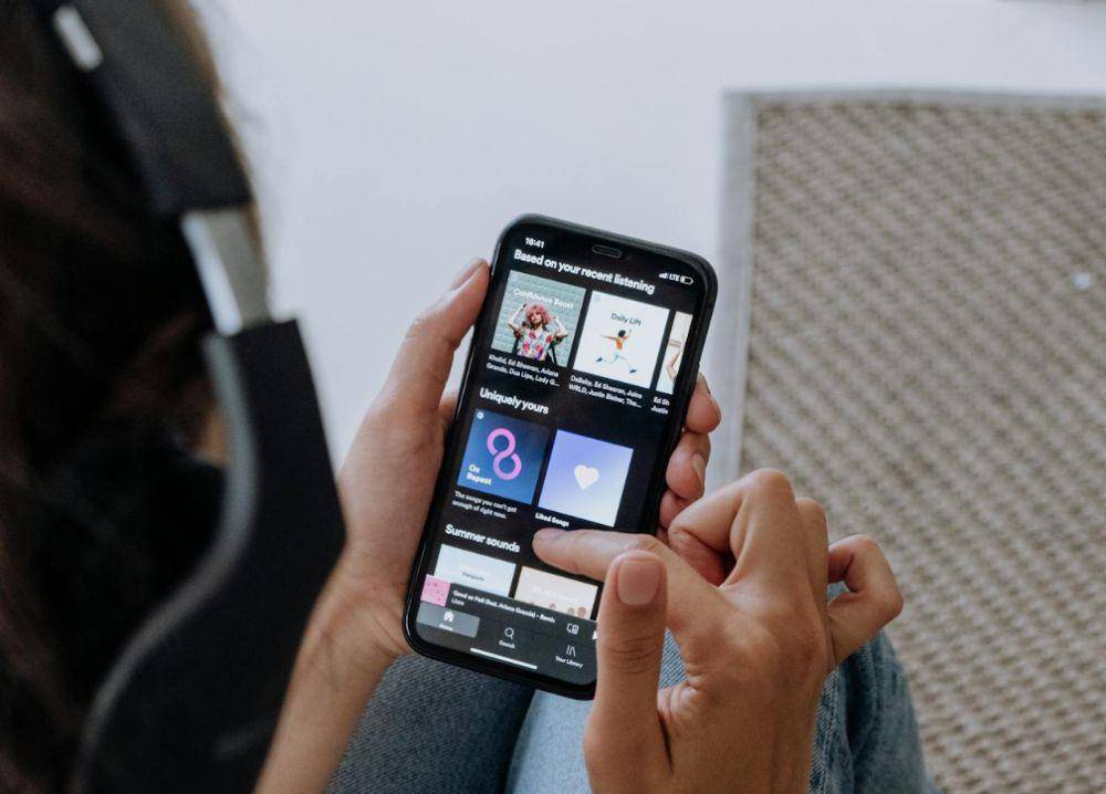 ilustrasi Spotify (pexels.com/@cottonbro)