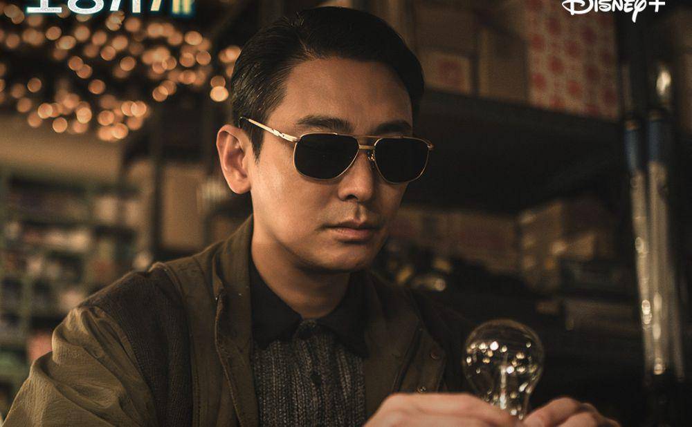 Ju Ji Hoon di Light Shop (instagram.com/disneypluskr)