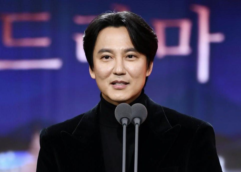 Siapa Istri Kim Nam Gil di Pidato Kemenangan SBS Drama Awards 2024?