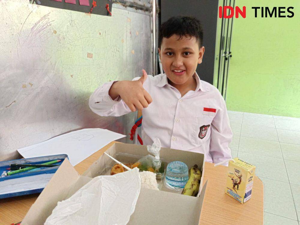 Makan gratis. (IDN Times/Erik Alfian)