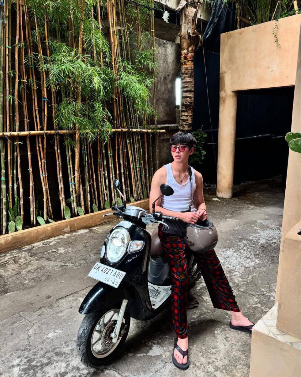 potret Lee Ji Hoon liburan Bali (instagram.com/88leejihoon)