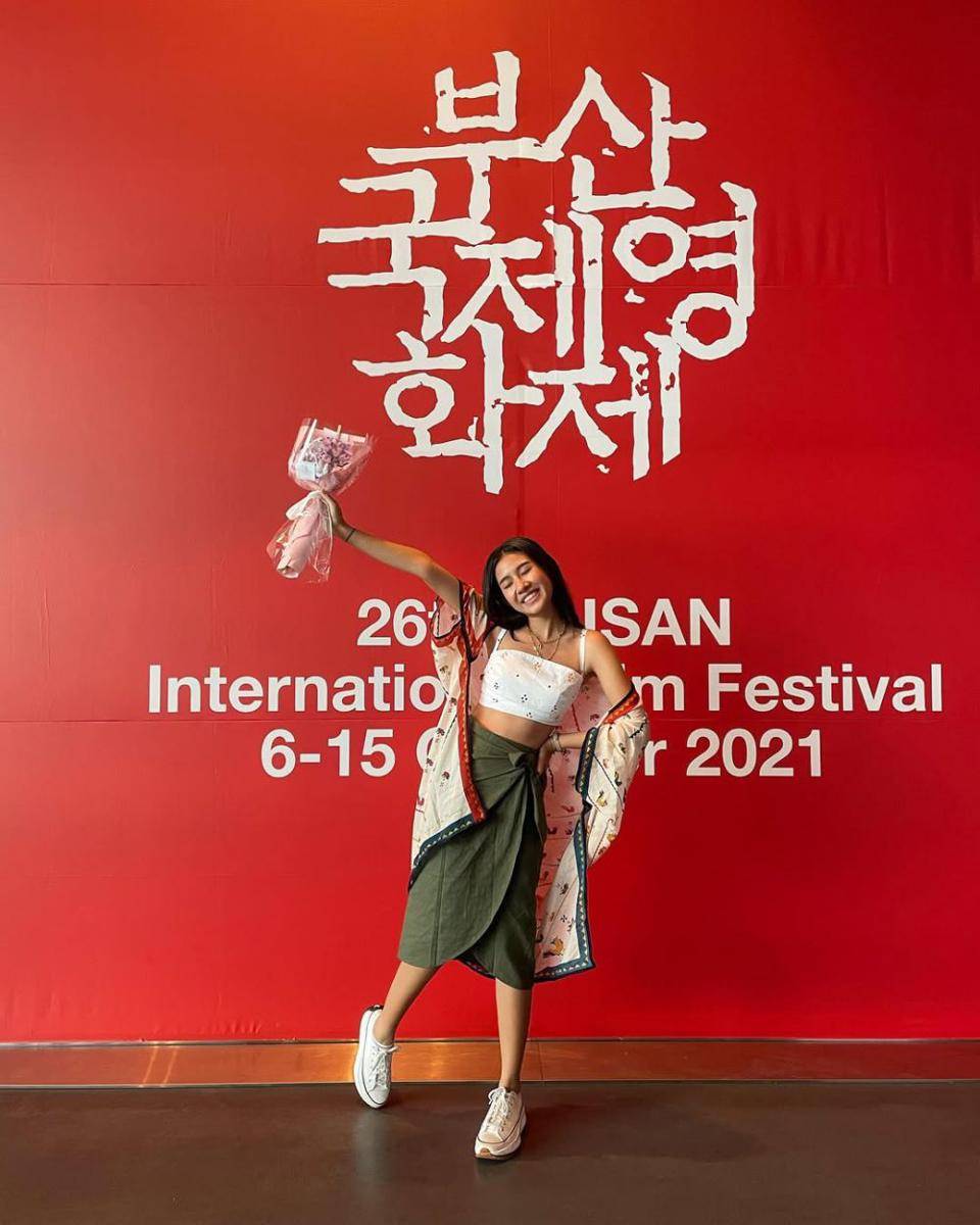 padu padan outfit rok ala Shenina Cinnamon (instagram.com/sheninacinnamon)