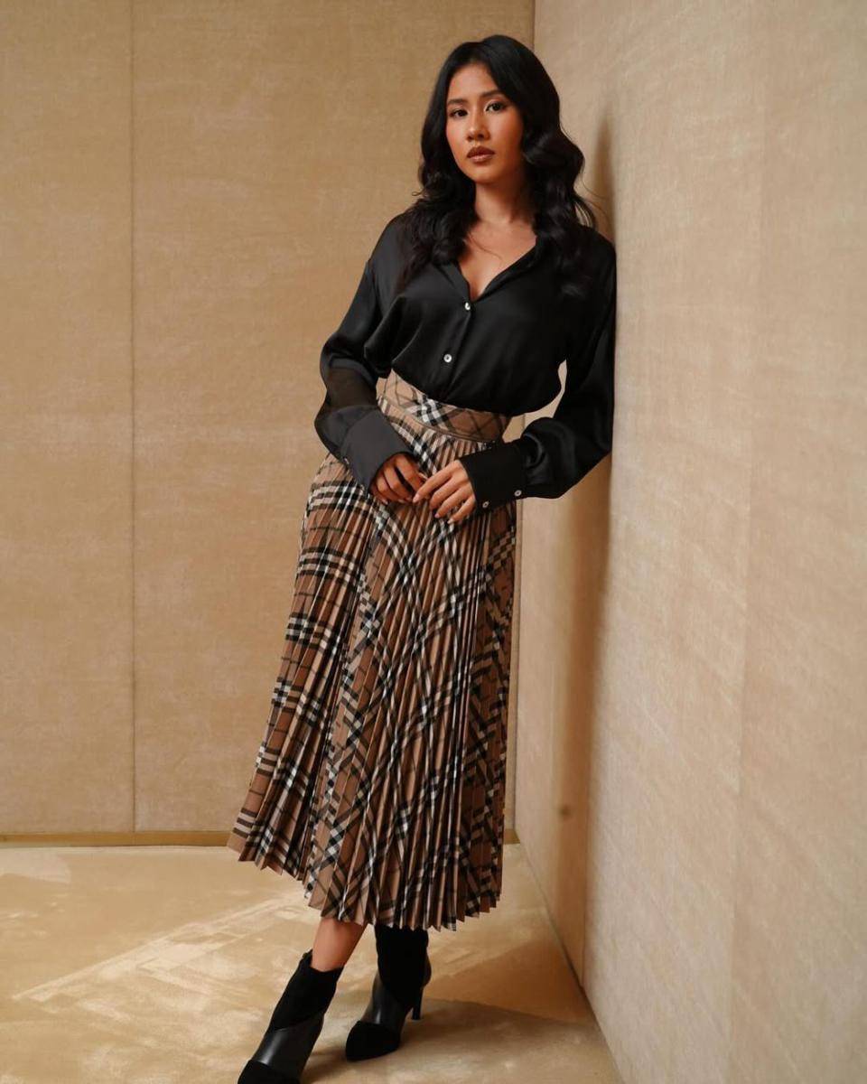 padu padan outfit rok ala Shenina Cinnamon (instagram.com/sheninacinnamon)
