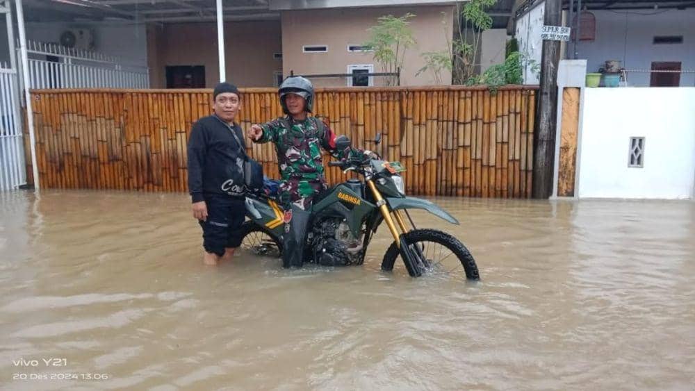 Warga korban banjir di Kecamatan Moncongloe, Kabupaten Maros, Sulawesi Selatan (Sulsel), Jumat (20/12/2024). Instagram/Kodim1422Maros