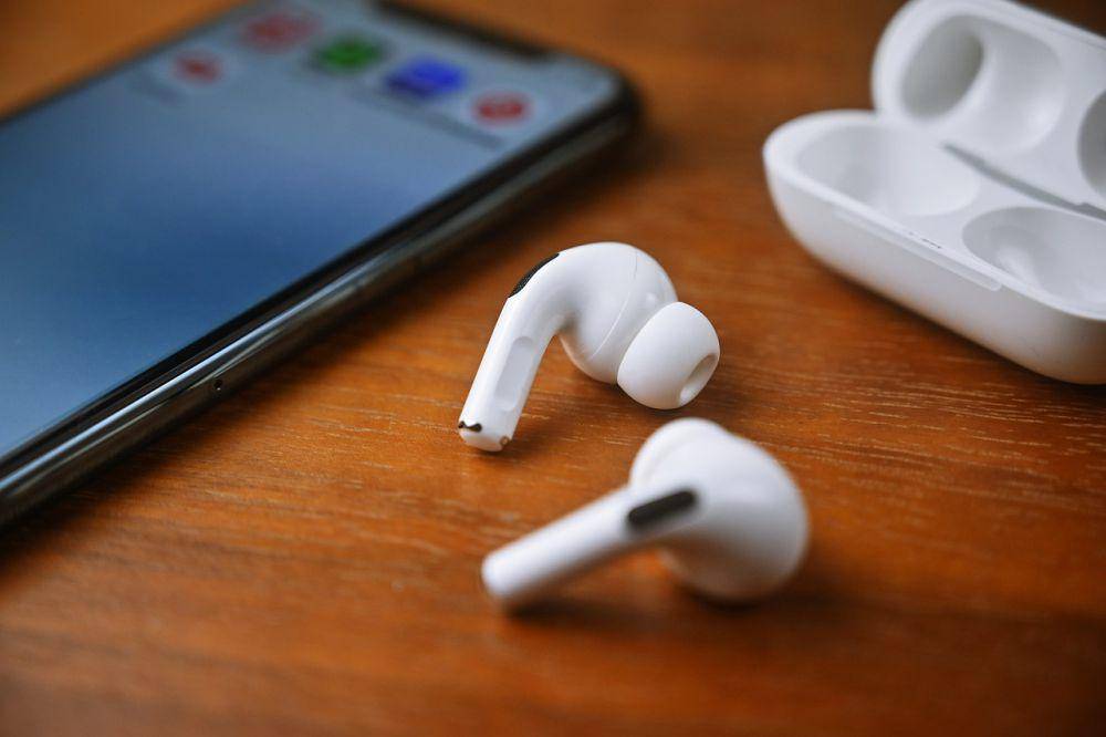 ilustrasi earphone wireless (pixabay.com/ai subarasiki)