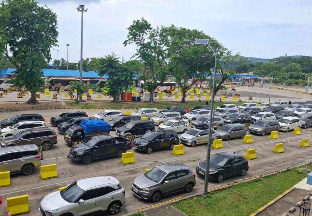 Penampakan aktivitas di Pelabuhan Bakauheni pada H-2 Natal 2024. (IDN Times/Istimewa).