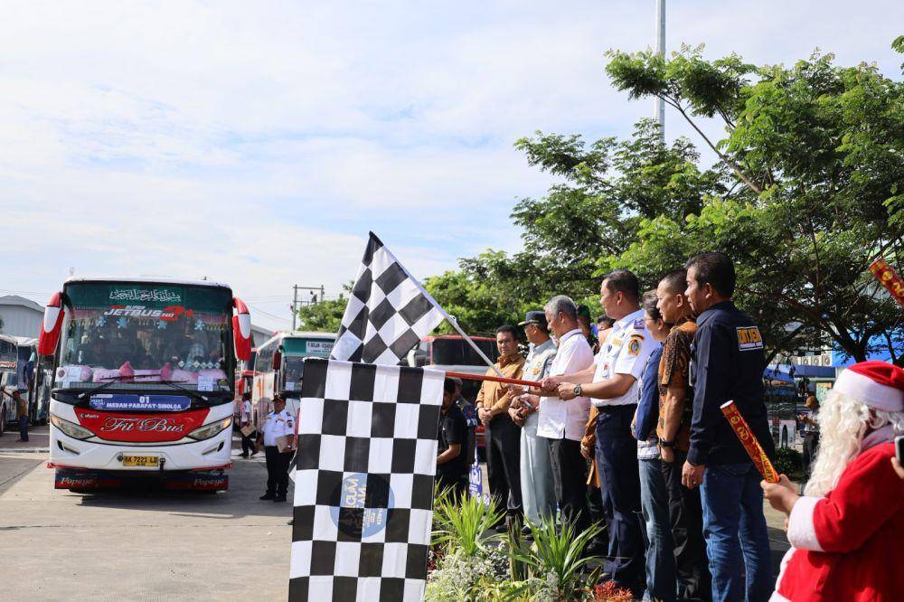 Pelepasan peserta mudik gratis Pemprov Sumut, Senin (23/12/2024) (dok.istimewa)