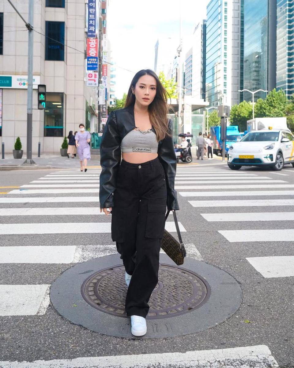 gaya OOTD liburan ke luar negeri ala Merdianti Octavia (instagram.com/merdioctav)
