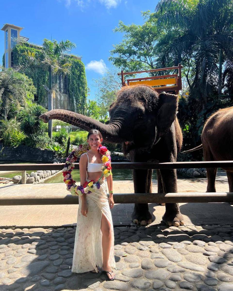 padu padan outfit rok ala Shenina Cinnamon (instagram.com/sheninacinnamon)