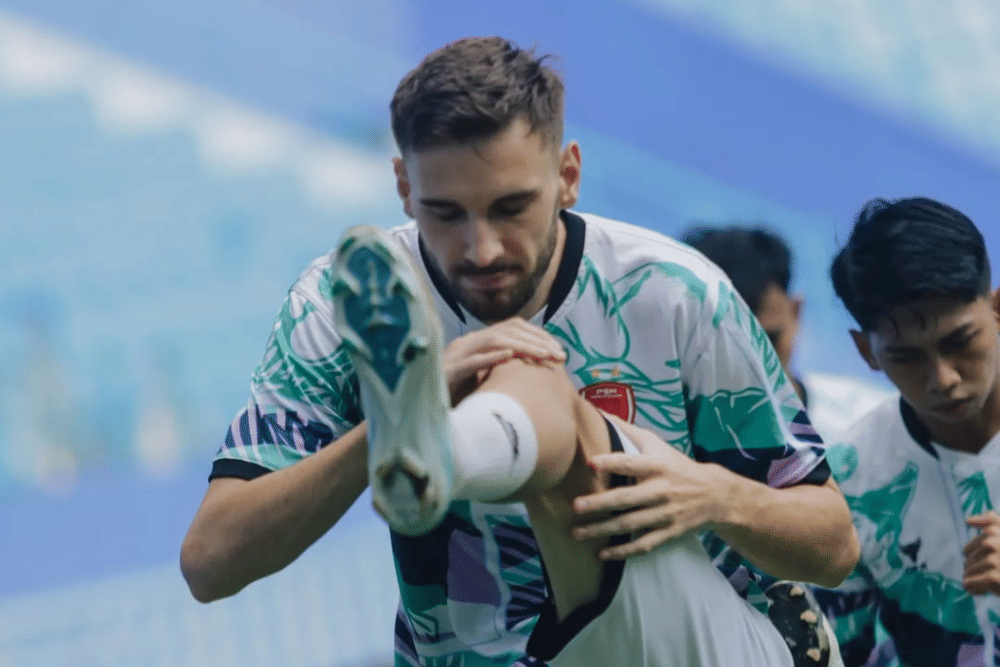 Pemain PSM Makassar, Nermin Haljeta, dalam sesi pemanasan jelang laga pekan ke-16 BRI Liga 1 2024/25, 22 Desember 2024. (Dok. Ofisial PSM Makassar)