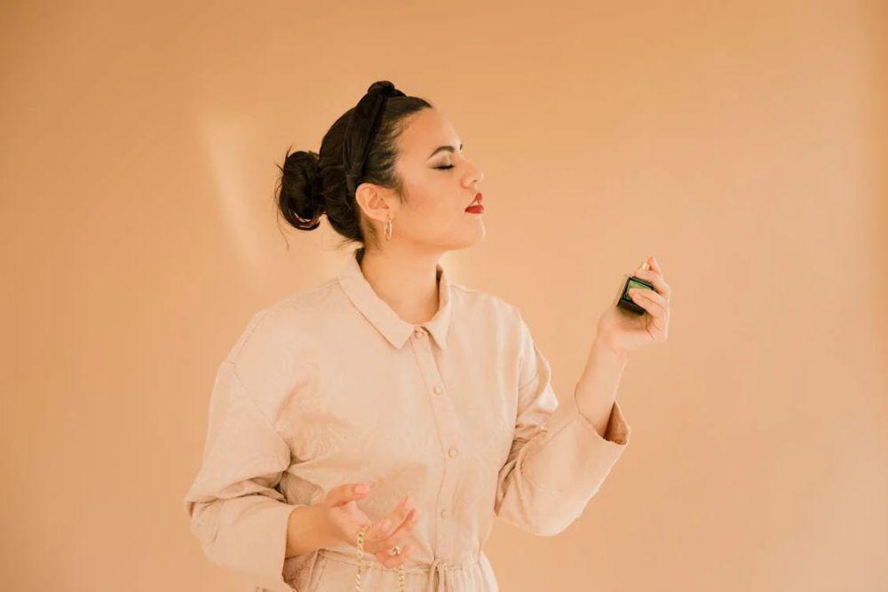 4 Rekomendasi Parfum Lokal Cewek Terbaik, Wanginya Tahan Lama!