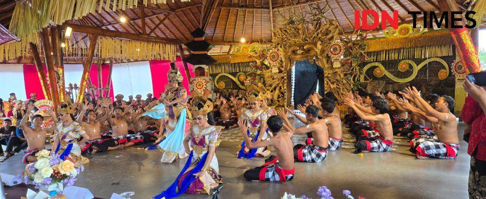 Tari kecak legenda Pura Ulun Danu Beratan (IDN Times/Wira Sanjiwani)