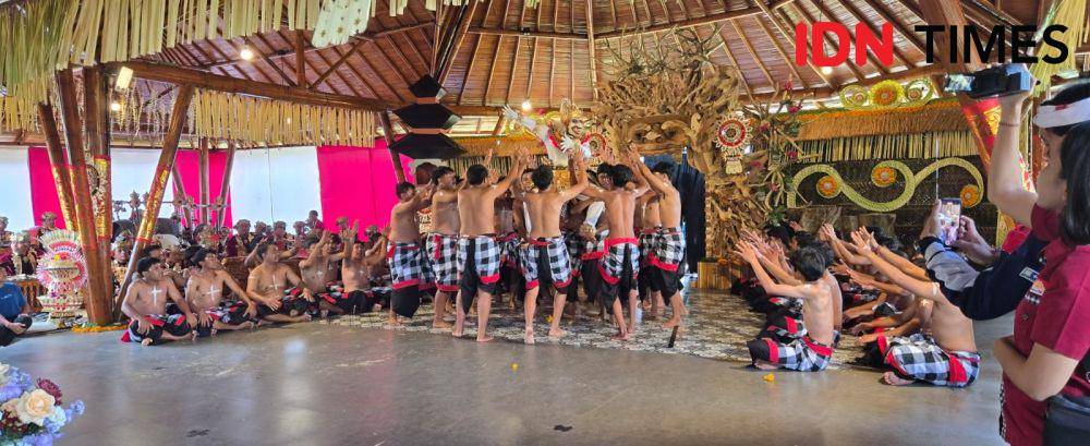 Tari kecak legenda Pura Ulun Danu Beratan (IDN Times/Wira Sanjiwani)